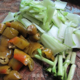 蚝油酸辣肉的做法步骤：2
