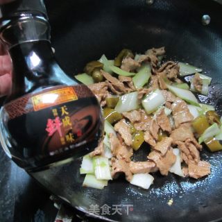 蚝油酸辣肉的做法步骤：7