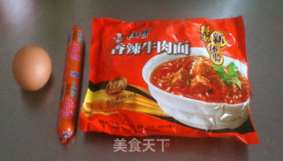火腿鸡蛋方便面的做法步骤：1