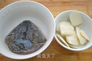 鲜味十足-【豆浆鱼头年糕汤】的做法步骤：2