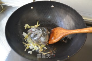 鲜味十足-【豆浆鱼头年糕汤】的做法步骤：5