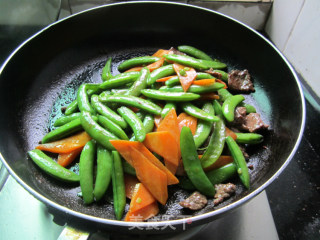 甜蜜豆炒牛肉的做法步骤：9
