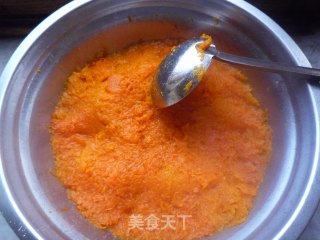 奶香南瓜豆沙饼的做法步骤：1