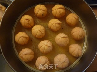奶香南瓜豆沙饼的做法步骤：3