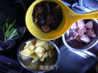 土豆鸡翅的做法步骤：2