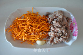 虫草花小炒肥牛的做法步骤：1