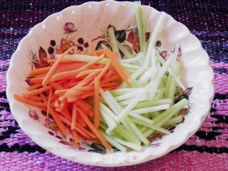 冬菇芹菜土豆丝的做法步骤：2