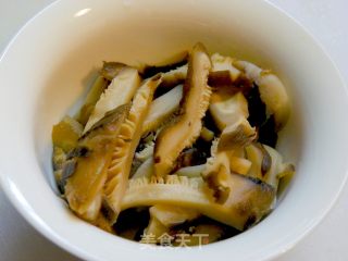 冬菇芹菜土豆丝的做法步骤：3