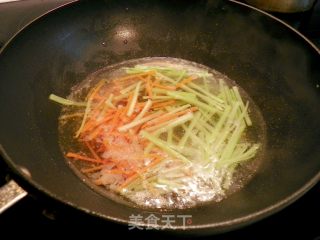 冬菇芹菜土豆丝的做法步骤：4