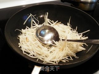 冬菇芹菜土豆丝的做法步骤：6