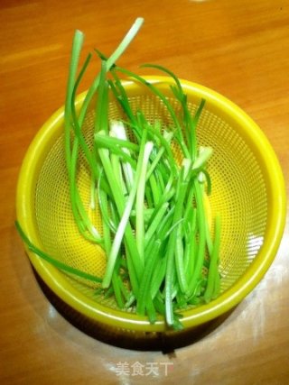 猪肉芹菜春卷的做法步骤：2