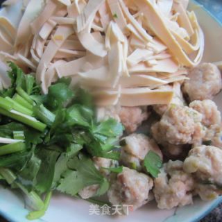 肉丸豆腐丝的做法步骤：1