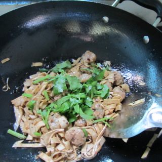 肉丸豆腐丝的做法步骤：7