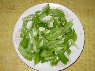 辣椒炒鸡胗的做法步骤：1