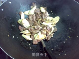 黑椒猪舌炒茭白的做法步骤：5