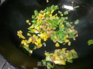 蛋炒饭的做法步骤：2