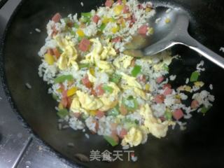 蛋炒饭的做法步骤：4