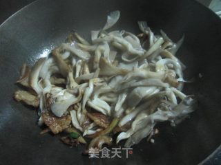 猪肉洋葱炒平菇的做法步骤：10