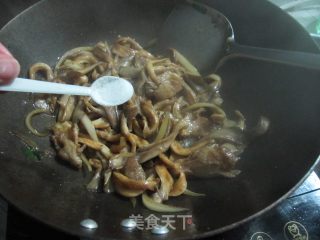 猪肉洋葱炒平菇的做法步骤：11
