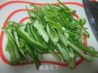 鱼香鸡丝的做法步骤：1