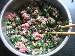 牛肉茼蒿粗粮包的做法步骤：2