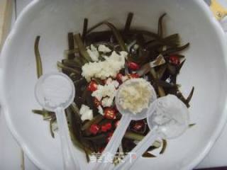 蒜香海带的做法步骤：8