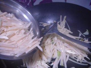 素炒土豆丝的做法步骤：3