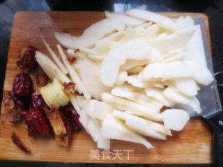 润肺止咳秋梨膏（豆浆机版）的做法步骤：1