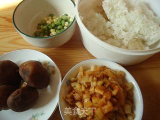 辣白菜炒饭的做法步骤：1
