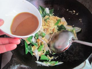 大葱炒鸡蛋 东北菜的做法步骤：7