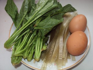 菠菜炒粉皮的做法步骤：1