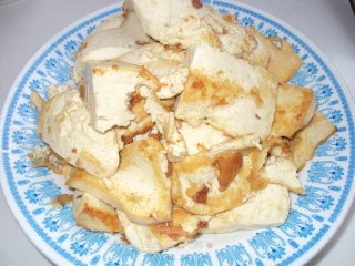 肉酱木耳浇豆腐的做法步骤：2