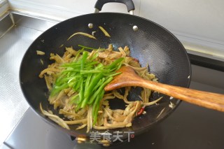 无肉也欢之【手撕杏鲍菇炒面筋】的做法步骤：8