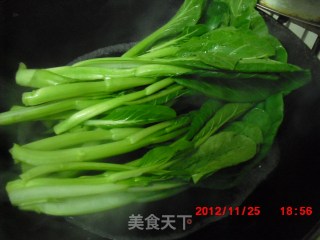 大家都爱吃的菜の【蒜蓉菜心】的做法步骤：2