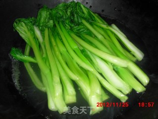大家都爱吃的菜の【蒜蓉菜心】的做法步骤：3