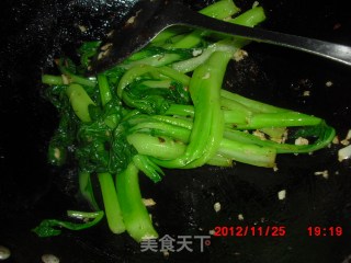 大家都爱吃的菜の【蒜蓉菜心】的做法步骤：7