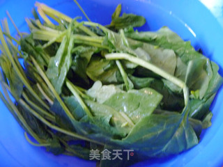【怡汝私房爽快凉菜】简单也美味---果仁菠菜塔的做法步骤：1