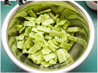 腊肉炒油豆角的做法步骤：4