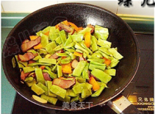 腊肉炒油豆角的做法步骤：7