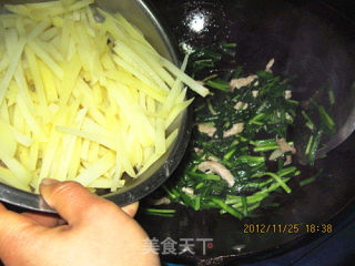 韭菜土豆条的做法步骤：12