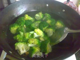 虾烩西兰花的做法步骤：2
