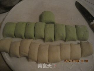有色馒头的做法步骤：2