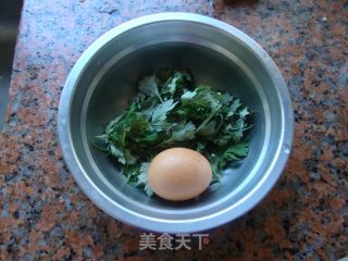 清香开胃的艾叶煎鸡蛋的做法步骤：1