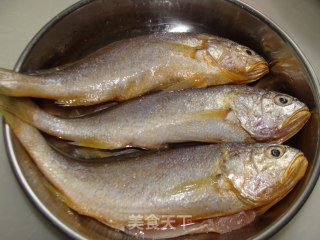 鼓油水小黄鱼的做法步骤：1