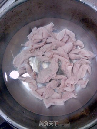 儿子的早餐－－瘦肉粉肠马蹄汤的做法步骤：1