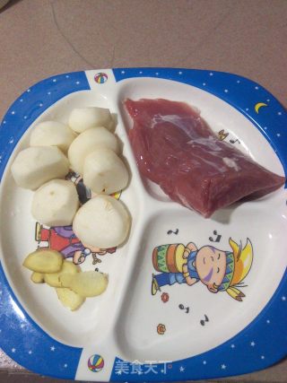 儿子的早餐－－瘦肉粉肠马蹄汤的做法步骤：3