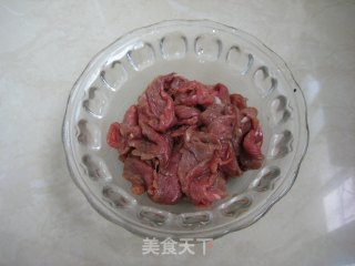 剩米饭的花样做法：沙茶牛肉饭的做法步骤：1
