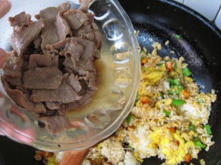 剩米饭的花样做法：沙茶牛肉饭的做法步骤：11