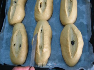 红糖葡萄干面包的做法步骤：15