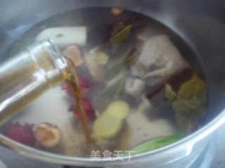 牛筋炖牛腩的做法步骤：6